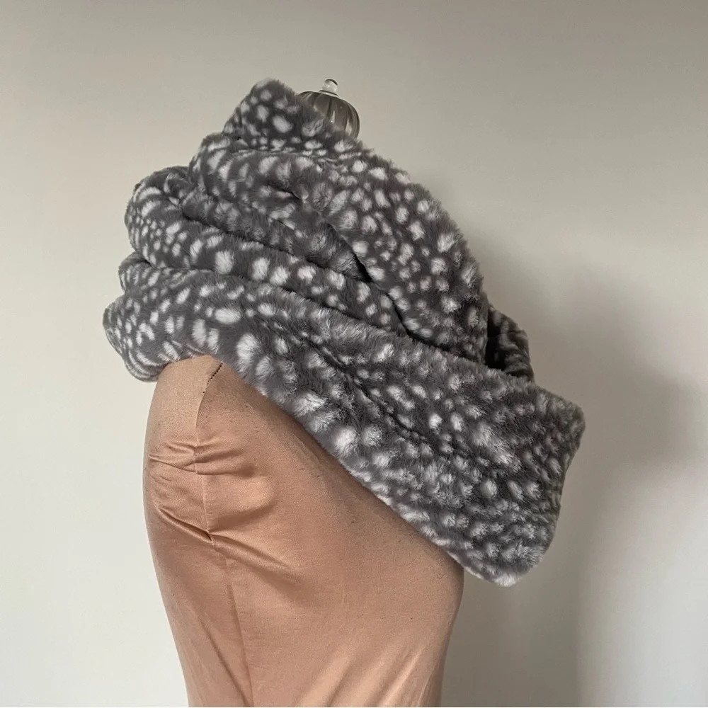 Anthropologie Sleeping On Snow Ingrid Leopard Faux Fur Gray Infinity Scarf NWT